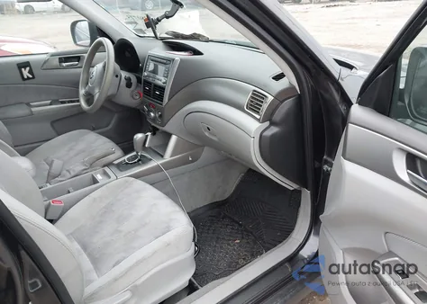 2010 Subaru Forester 2.5X Premium z USA, uszkodzony, nr VIN JF2SH6CC3AH915357